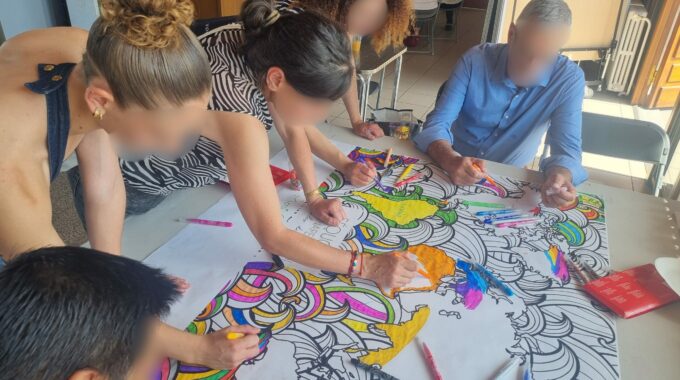 Activité Créative Intergénérationnelle Pendant Une Journée D’insertion Professionnelle
